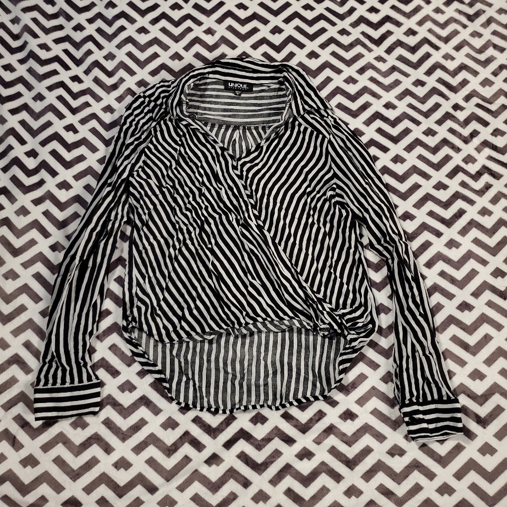 🌵3 for $20 SALE: Black and white stripe blouse